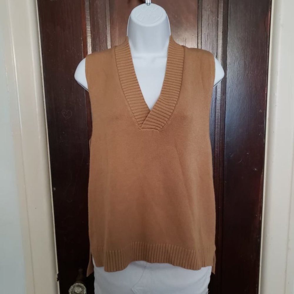 NWOT Soft Tan Sweater Vest with Side Slit Size S/M